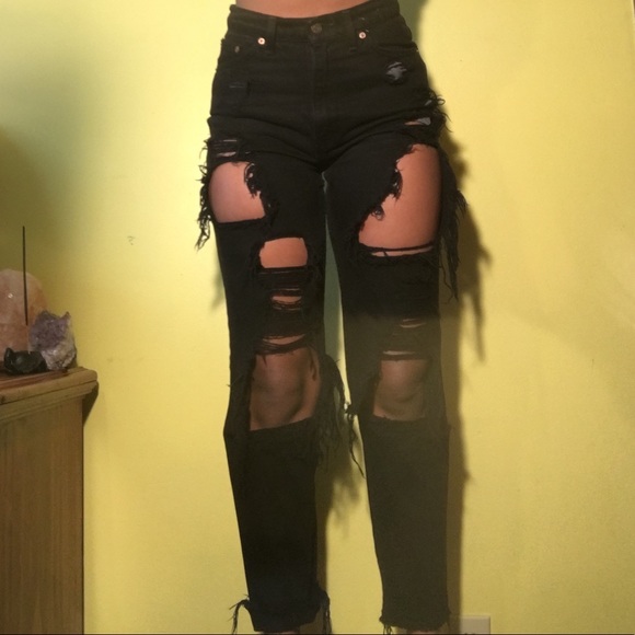 BLACK DISTRESSED LEVIS🦋🌈💞☂️ - Picture 4 of 5